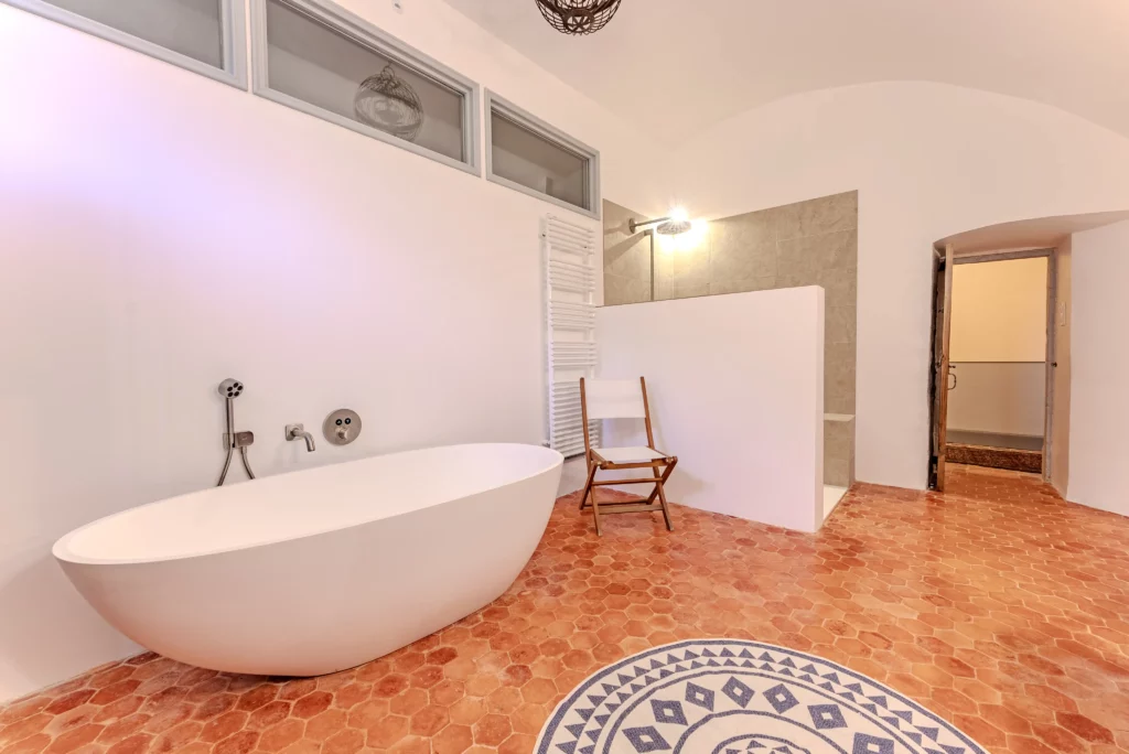 Salle de bain suite marquise - Château de Vachères