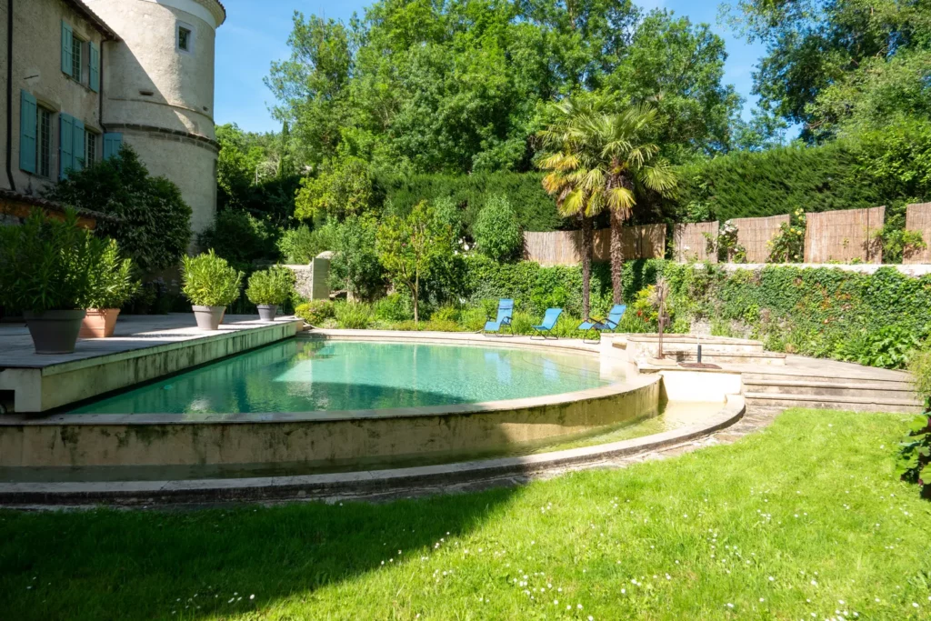 Piscine du Château de Vachères